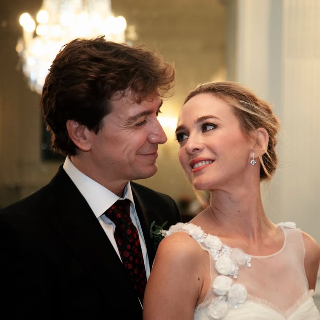 Marta Hazas abre el álbum más íntimo y personal de su boda con Javier Veiga por su 10º aniversario: una historia de amor irrompible