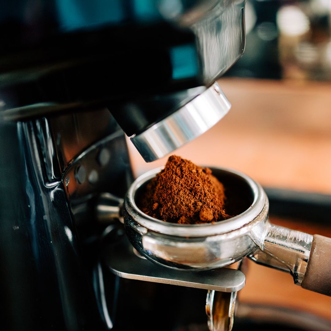 Cafeteras con molinillo: te contamos por qué comprar una es invertir en salud