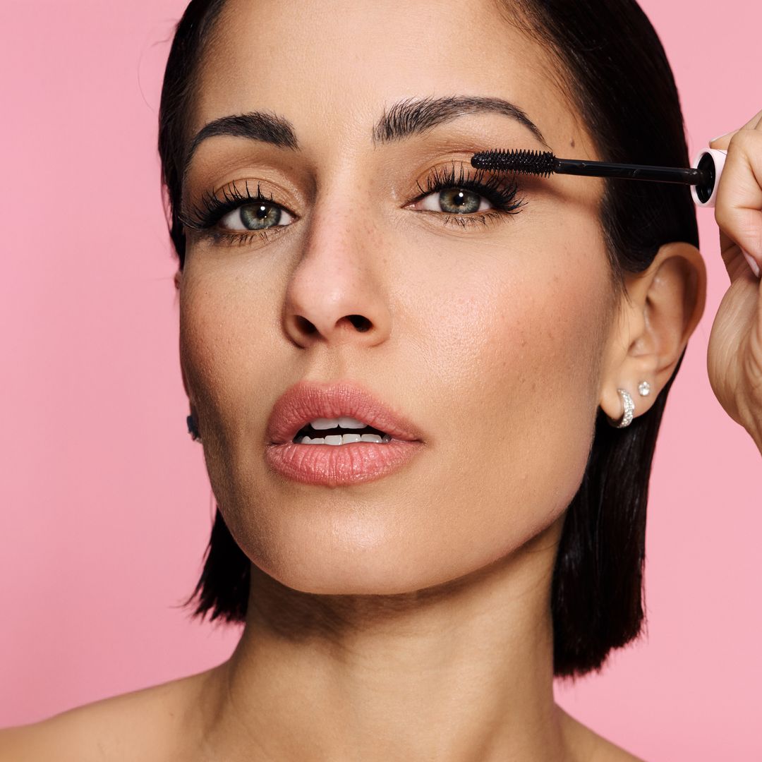 El secreto de las pestañas extralargas de Hiba Abouk está en esta máscara: alarga sin apelmazar y cuesta menos de 11€