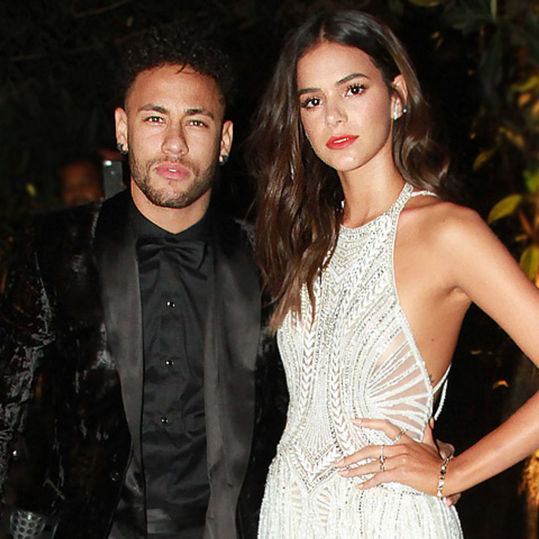 Neymar y Bruna Marquezine, presumen de amor... ¡y se comen a besos!
