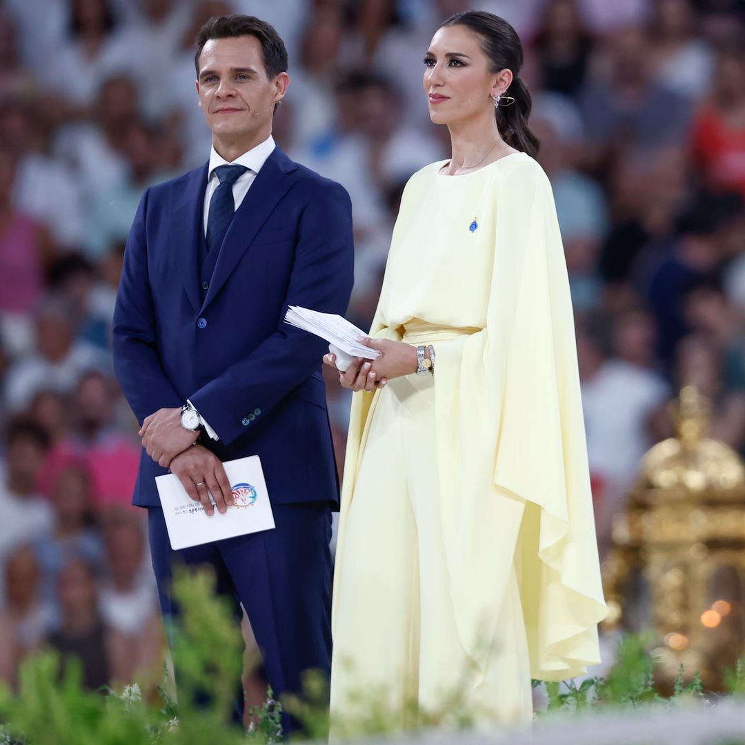 Hablamos con Alejandro de Miguel, diseñador que vistió a Patricia Pardo y la reina Sofía ante el Papa: "Quería que la prenda acompañara el simbolismo"