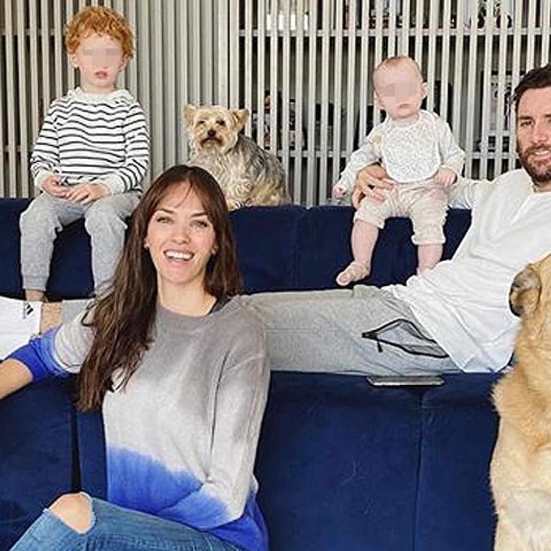Helen Lindes 'se la juega' a su familia y consigue captar un momento entrañable