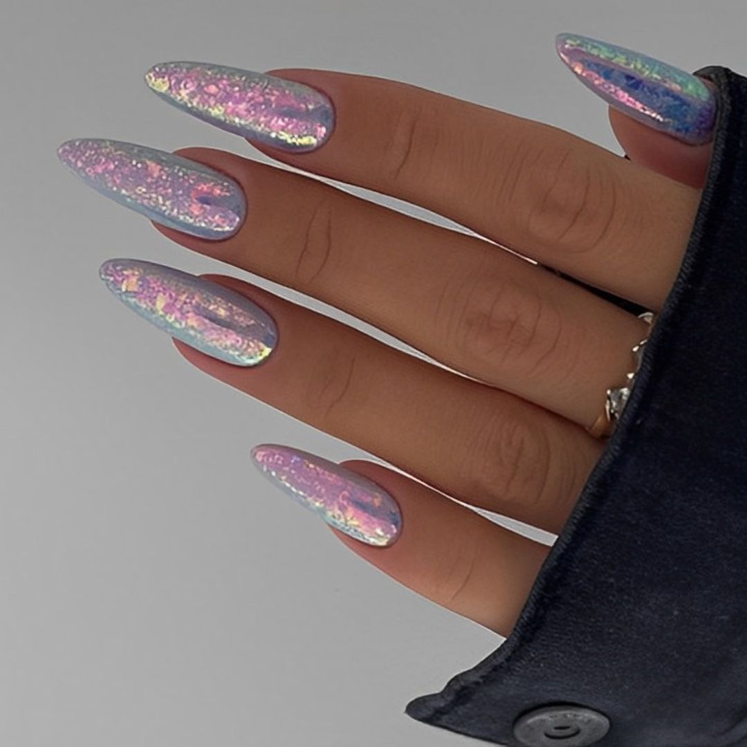 La manicura más brillante de la temporada se llama 'diamond aura': ¿te atreves con ella?