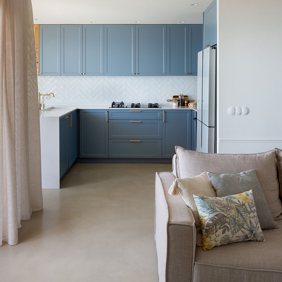Elegante y mediterráneo, así es la reforma de este precioso apartamento de Santa Pola