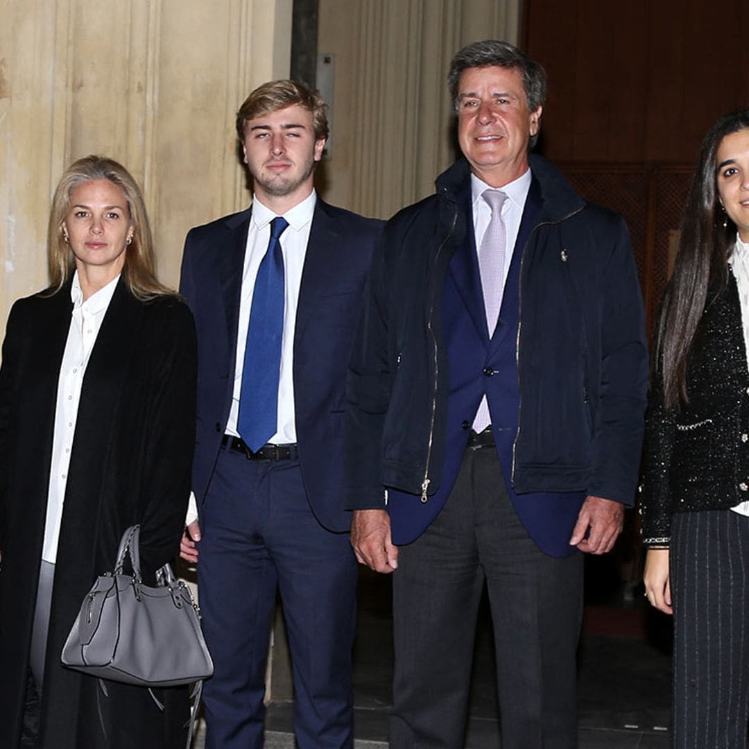 Cayetano Martínez de Irujo, dolido por la ausencia de sus hermanos en la misa de la duquesa de Alba