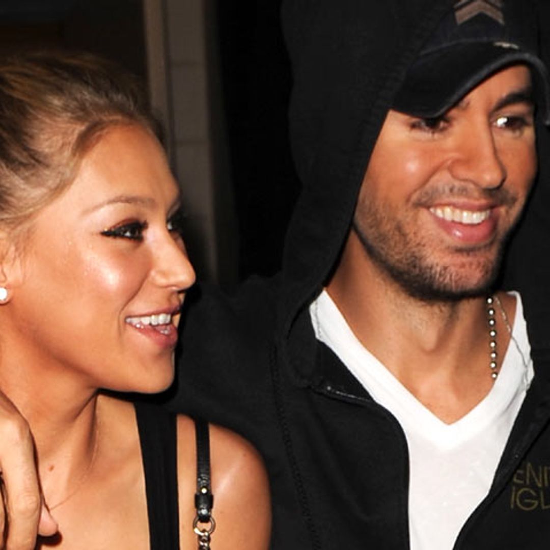 ¡Detrás de papá! Enrique Iglesias 'huye' con el coche de sus hijos