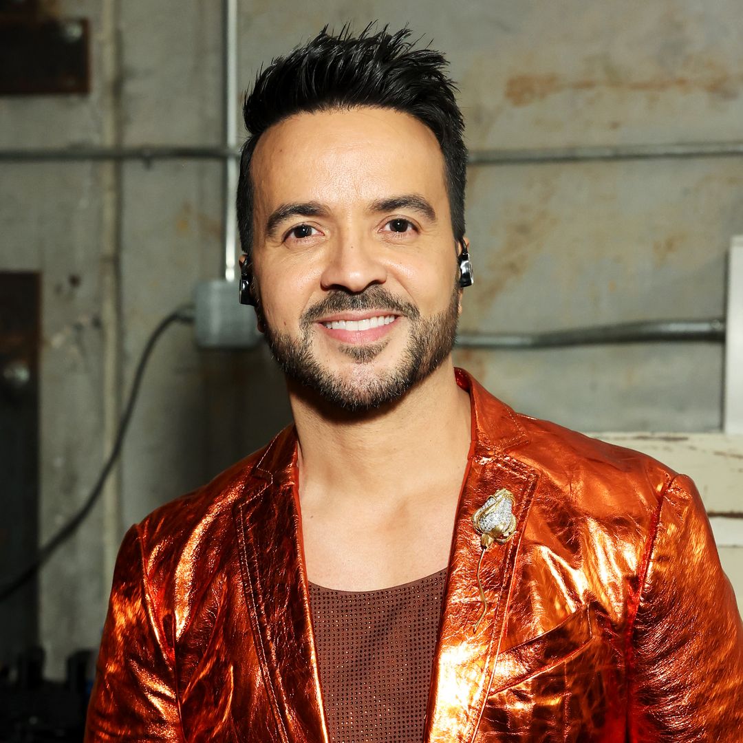 Luis Fonsi se conmueve al unirse a Bad Bunny en Puerto Rico: 'Canté con un nudo en la garganta'