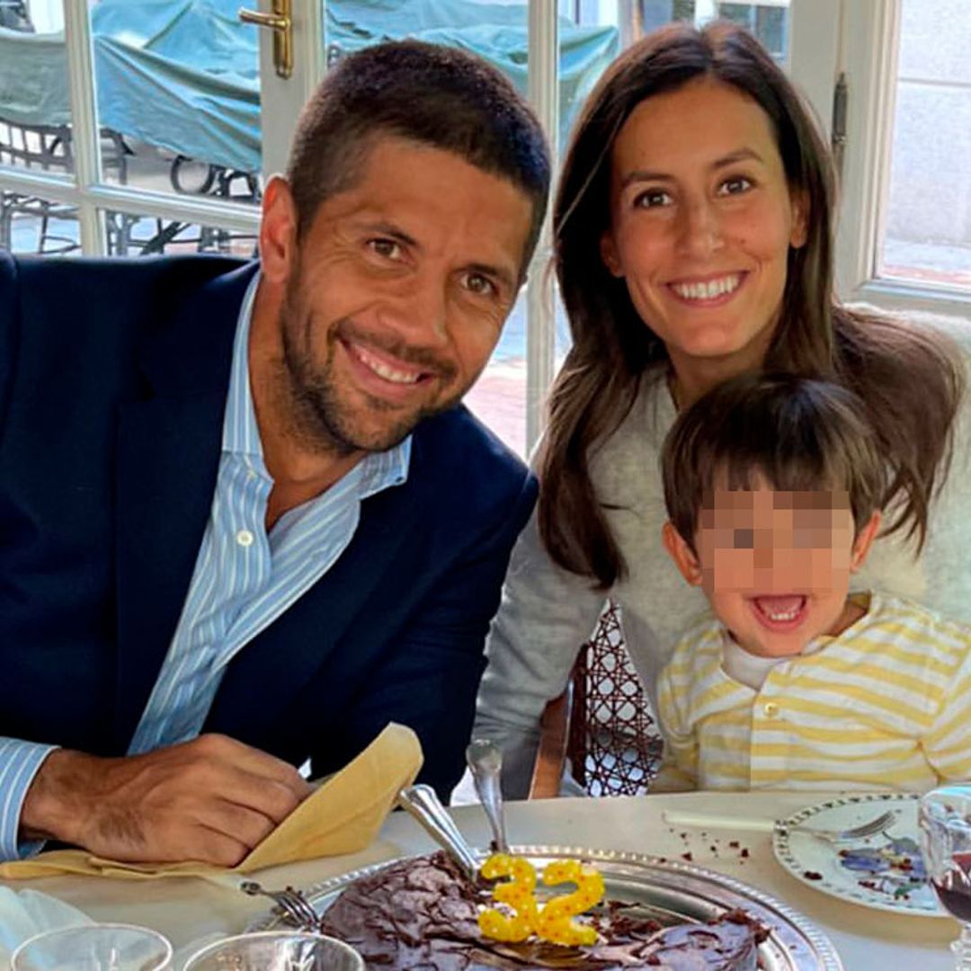 Ana Boyer abre sus regalos de cumpleaños con el mejor ayudante: su hijo Miguel