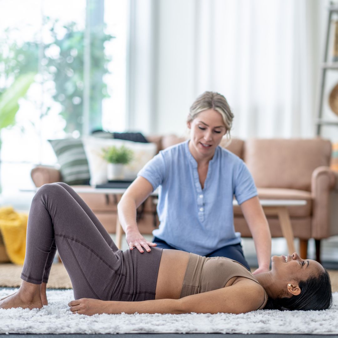 Ondas de choque y otros tratamientos no invasivos para recuperar tu suelo pélvico en el posparto, según la fisioterapeuta Sara Esparza