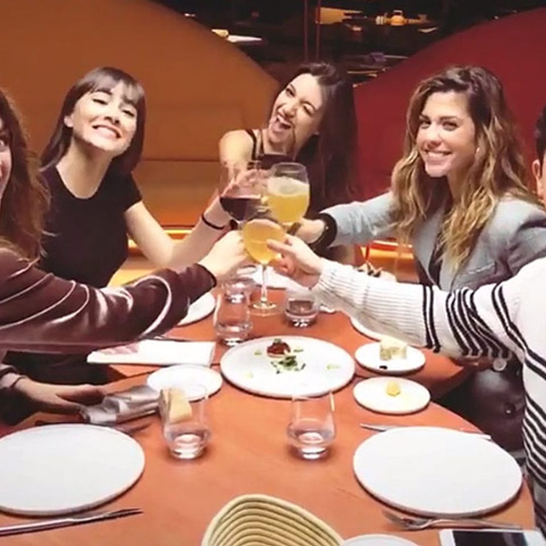 Brindis, bailes y mucha música ('Camina' incluido): así ha sido la primera fiesta de los finalistas de OT