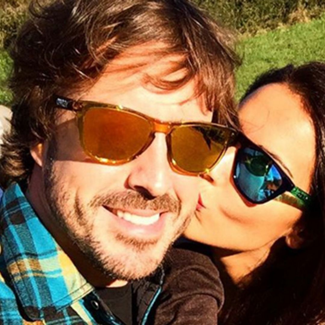 Fernando Alonso y Lara Álvarez celebran su primer año juntos