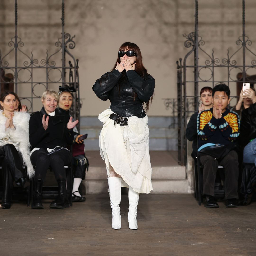 ¿Quién es Dilara Findikoglu? La diseñadora favorita de Kim Kardashian y Dua Lipa