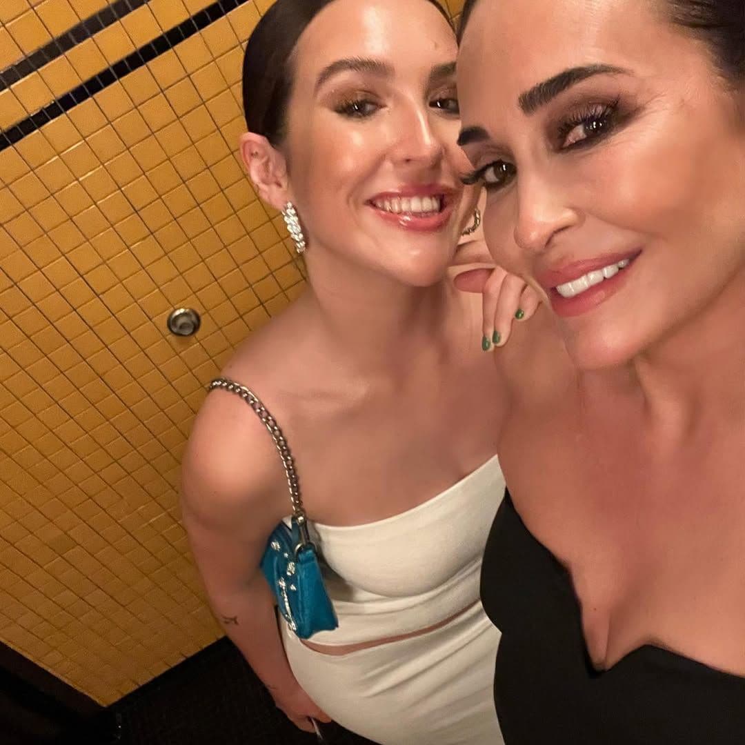 Vicky Martín Berrocal: "Este vestido negro (de Zara) le sienta mucho mejor a mi hija que a mí"