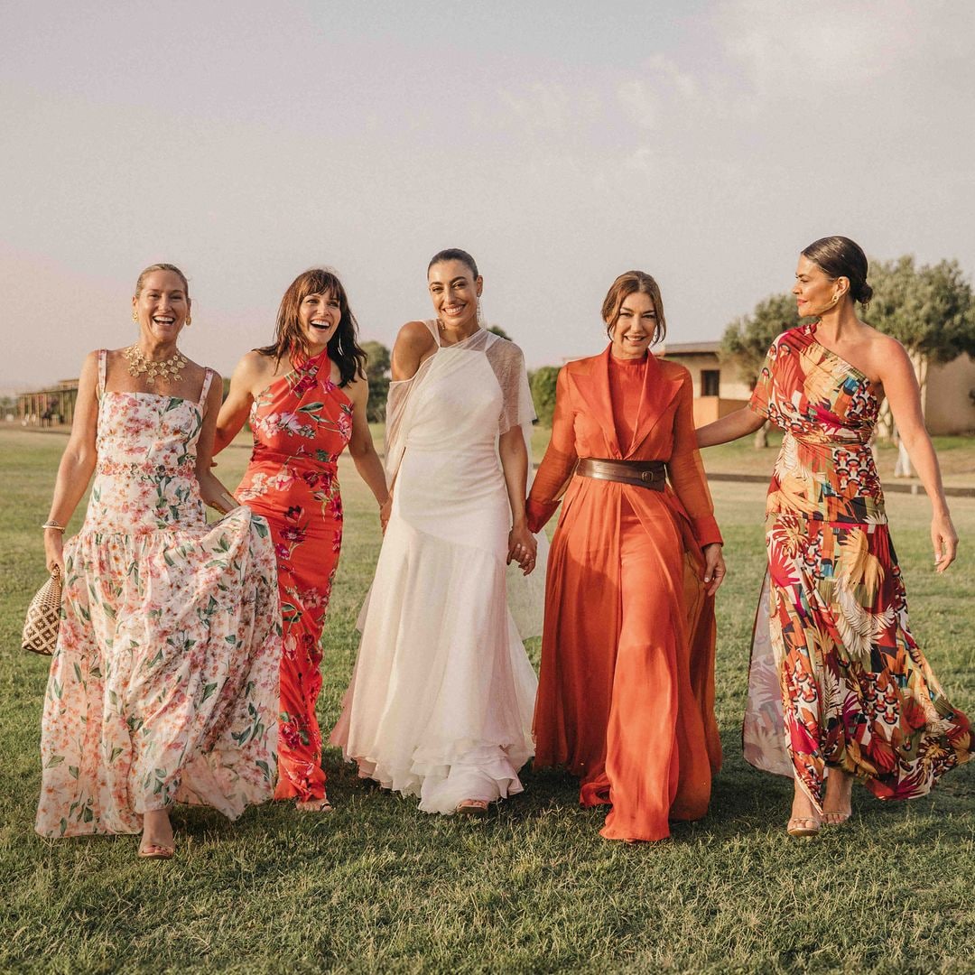 IMÁGENES EXCLUSIVAS: María José Suárez, Fiona Ferrer y Eva Pedraza, 3 invitadas con looks casi 'a juego' en la boda de la hija de Raquel Revuelta