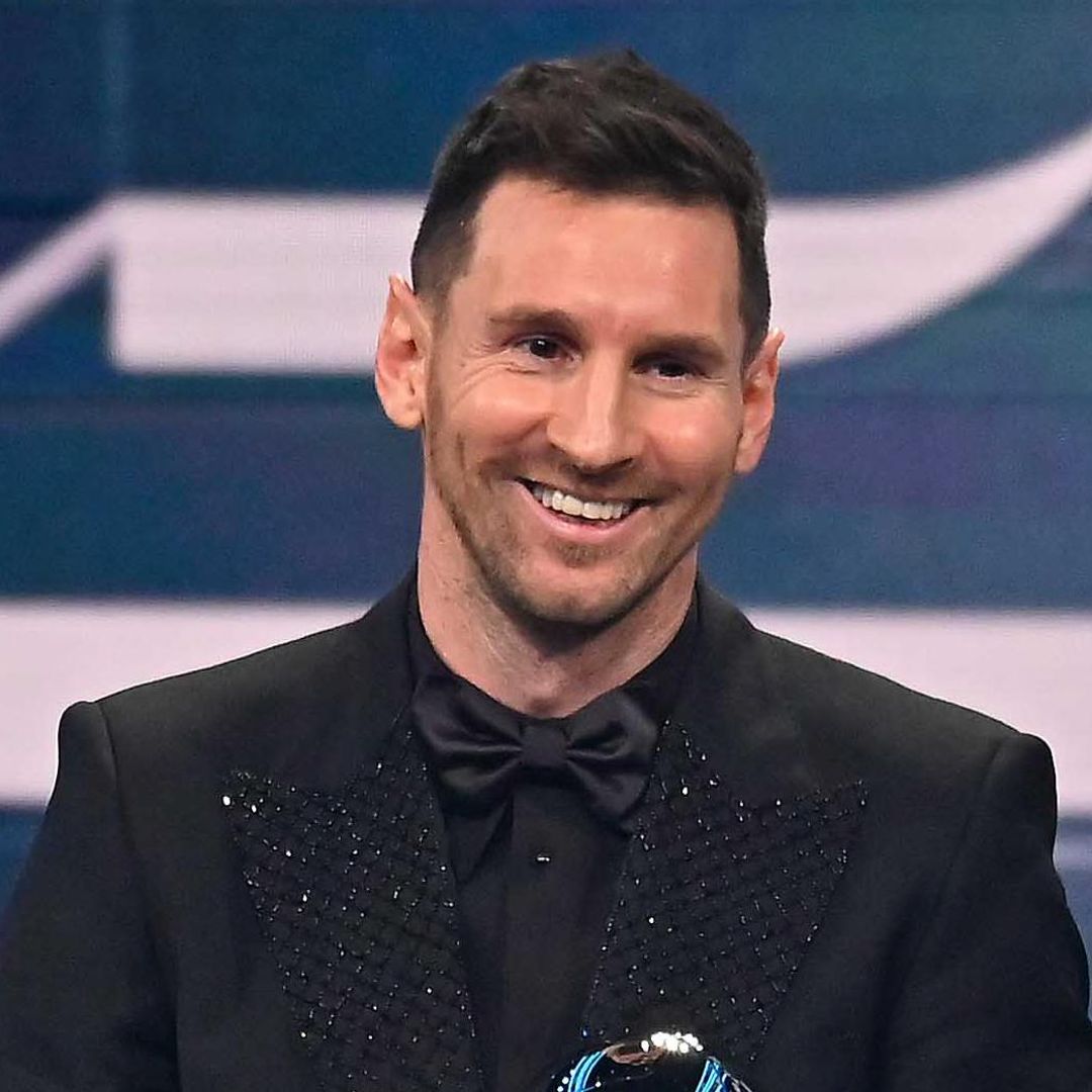 El beso robado a Messi por un fan tras una cena en familia