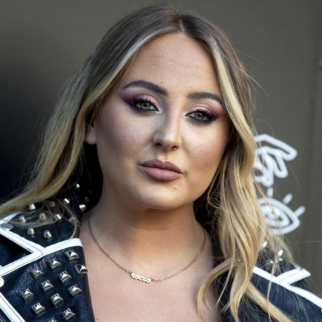 El primer photocall de Rocío Flores, marcado por las polémicas familiares