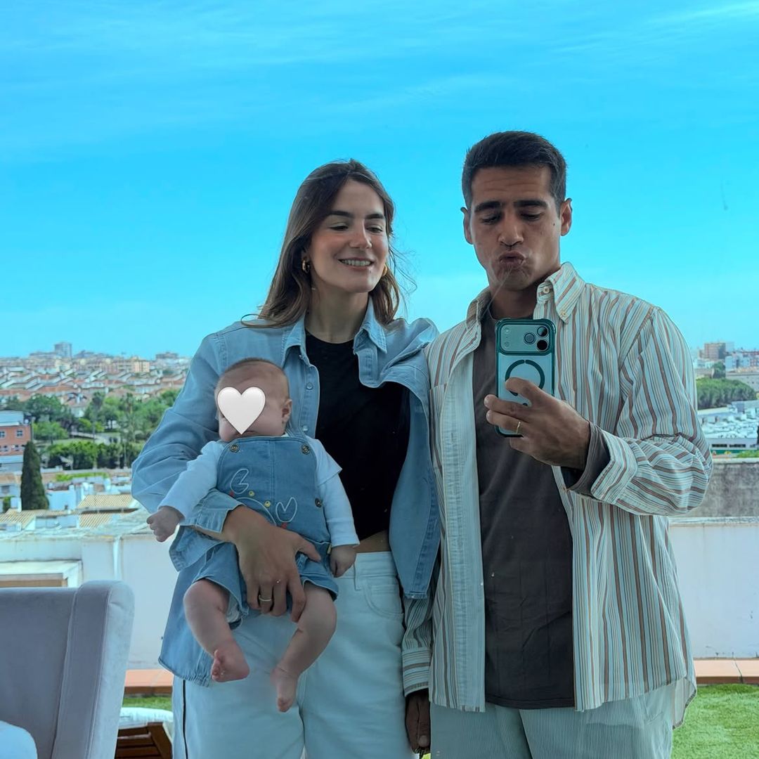 Blanca Llandres felicita a Alberto Herrera en su primer cumpleaños como padre con las fotos más tiernas de su bebé: "Te queremos, papi"