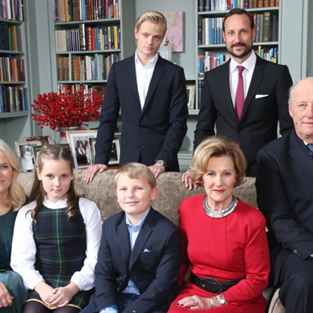 El color de la Navidad tiñe la felicitación de la Familia Real noruega