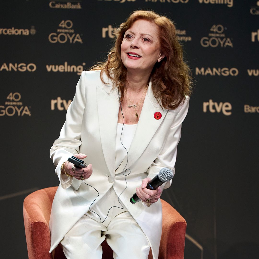 El déjà vu de Susan Sarandon en Barcelona con un look impoluto que llama a la paz: "Transmite serenidad y confianza"
