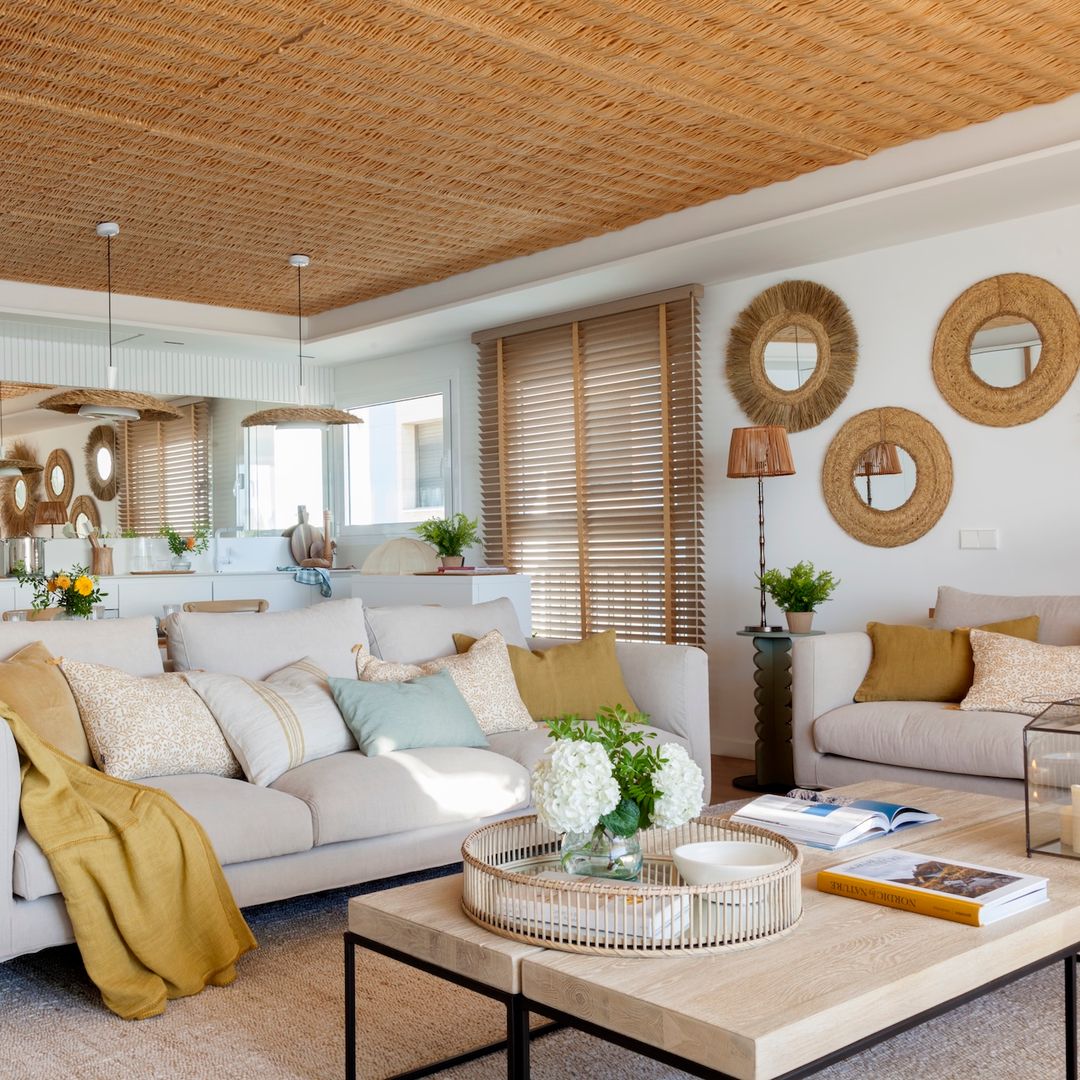 Qué hacen los interioristas para decorar una mesa de centro con estilo: 10 ideas que puedes copiar