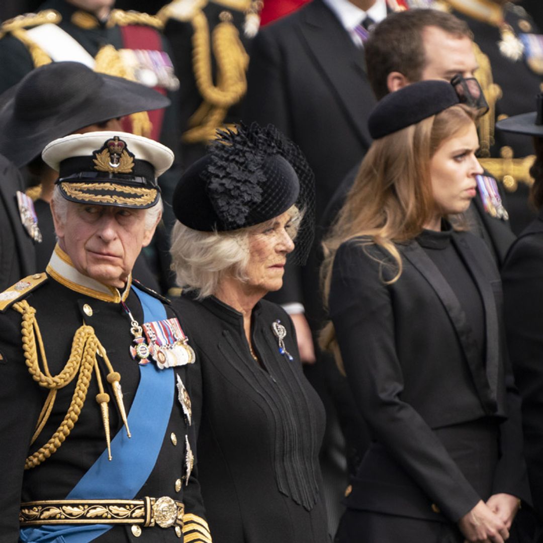Después de caminar hasta cinco veces tras el féretro de su madre, Carlos III guardará luto siete días más