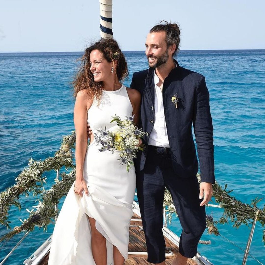Recordamos la romántica y divertida boda en el mar de Laura Madrueño y Álvaro Puerto al cumplirse el segundo aniversario