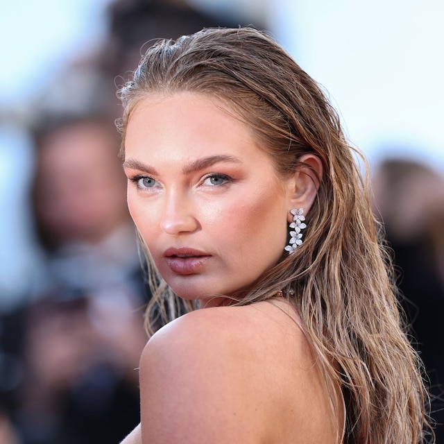 Primer plano de Romee Strijd en el Festival de cine de Cannes 2024
