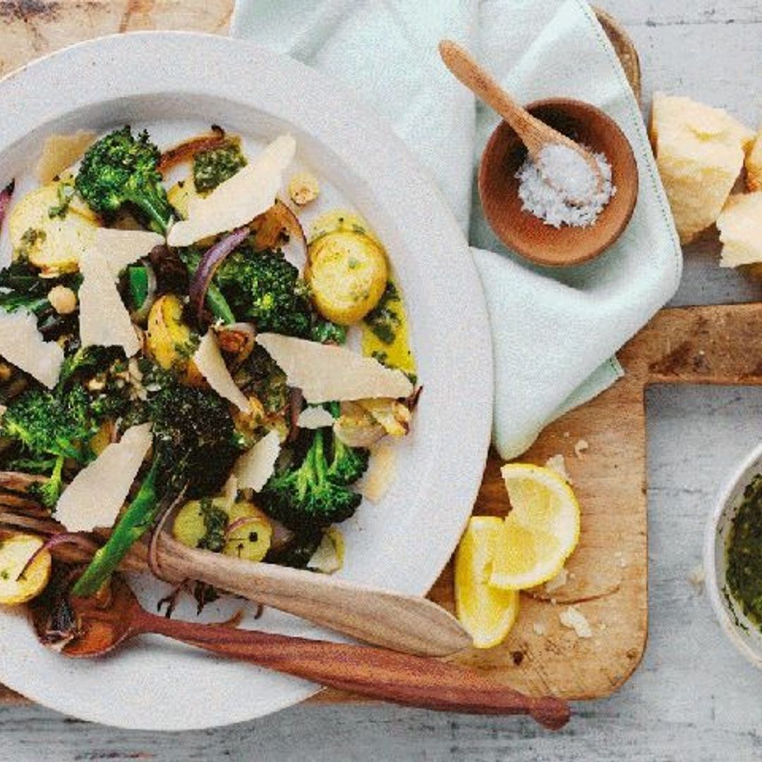 Ensalada templada de brócoli, patatas nuevas y 'Parmigiano Reggiano'