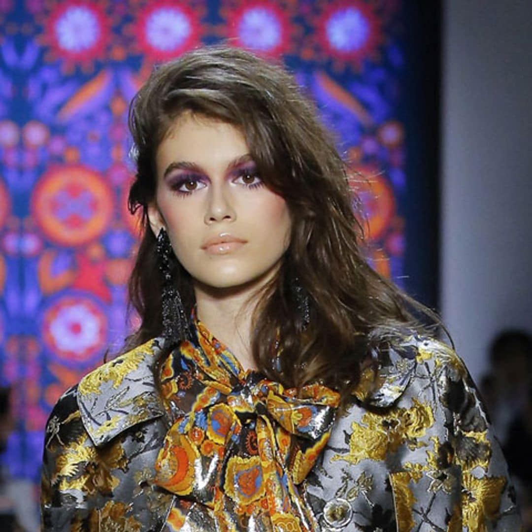 Kaia Gerber se 'salta' la primavera y adelanta el verano con un exclusivo bikini tricolor
