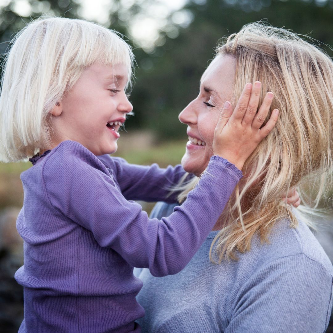 Así afecta la salud mental de la madre en el desarrollo emocional de los hijos, según una psiquiatra