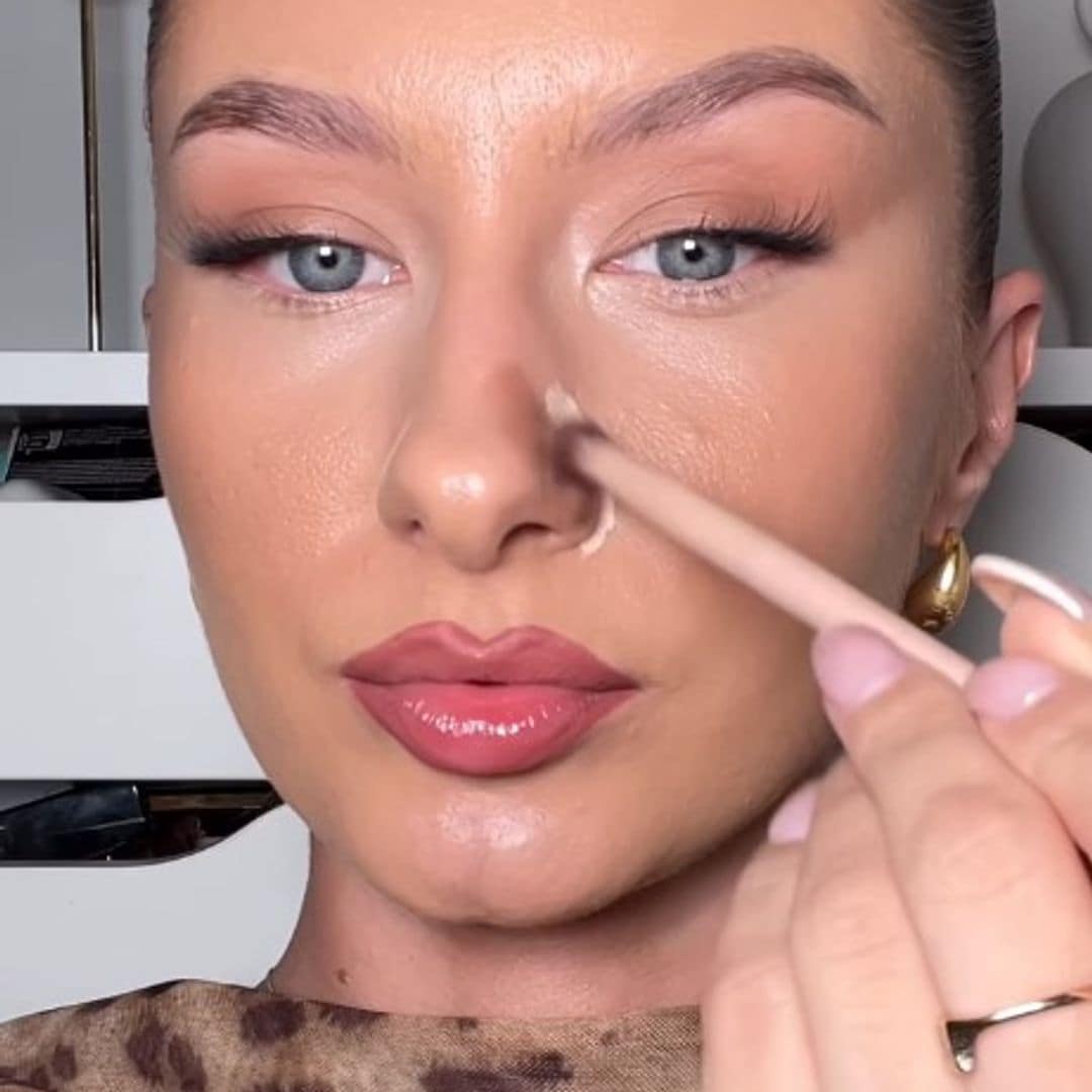 Alexandra Claudia Milek haciendo el truco de estrechar la nariz