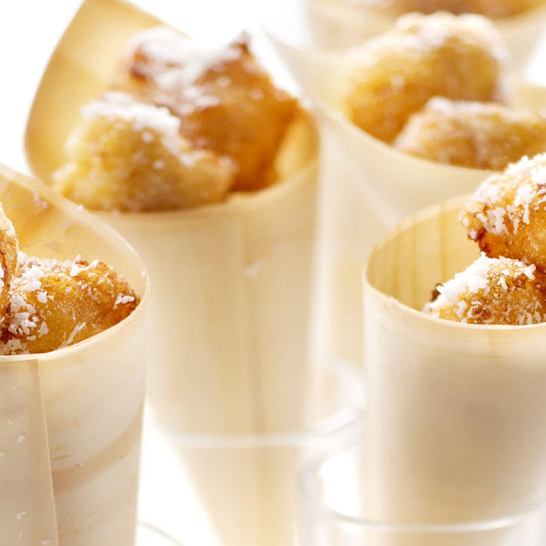 Buñuelos de coco y otras 11 recetas ‘deli’ para amantes de este fruto tropical