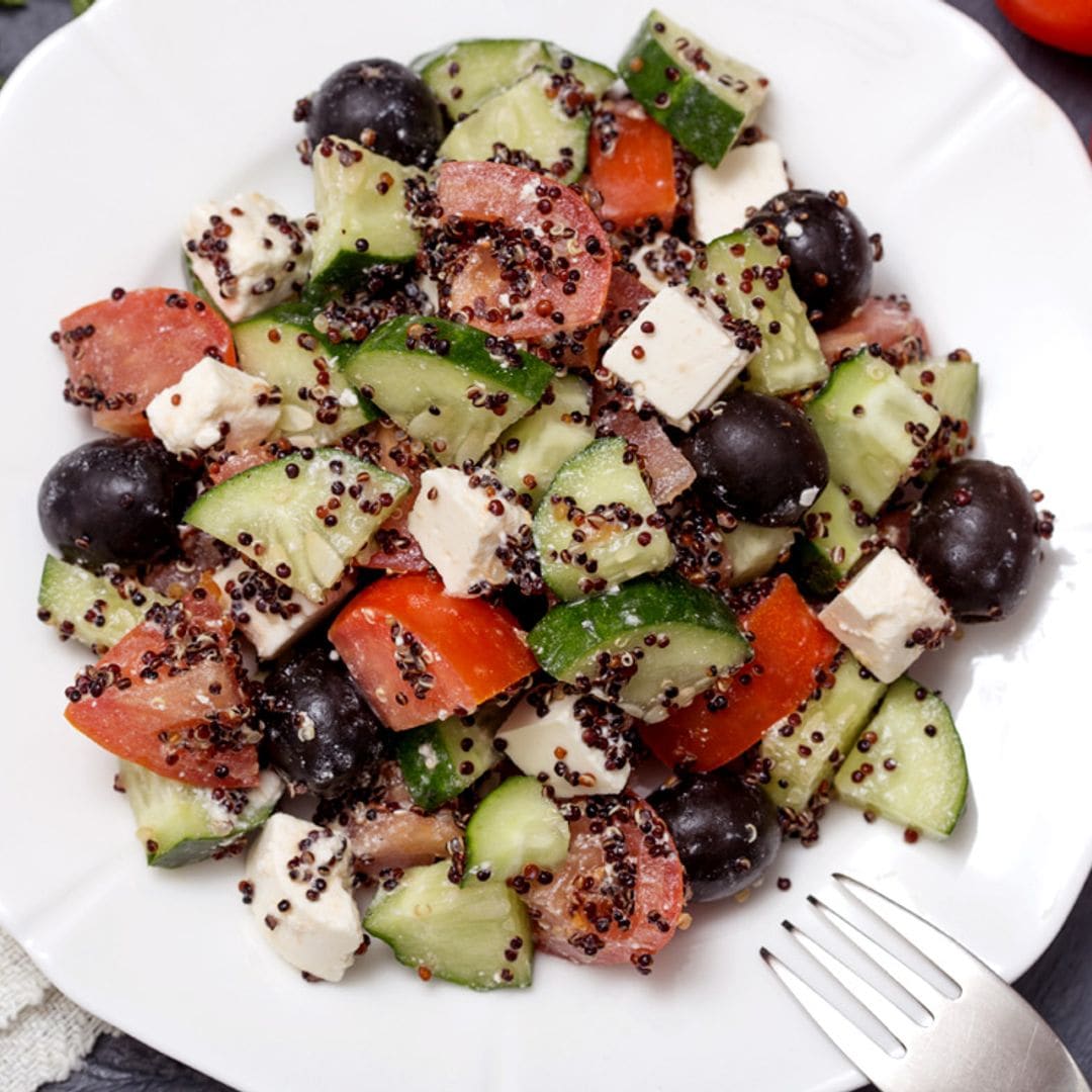 Ensalada de quinoa negra con tomate y pepino