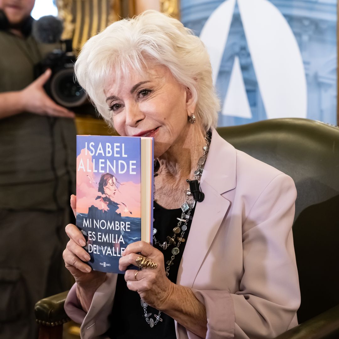 Isabel sigue escribiendo y renovándose a sus 84 años.