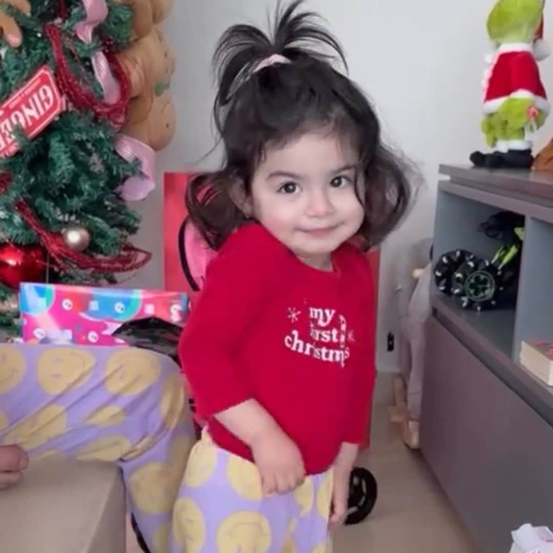 La tierna reacción de Tessa, la hija de José Eduardo Derbez y Paola Dalay, al abrir sus regalos del Día de Reyes