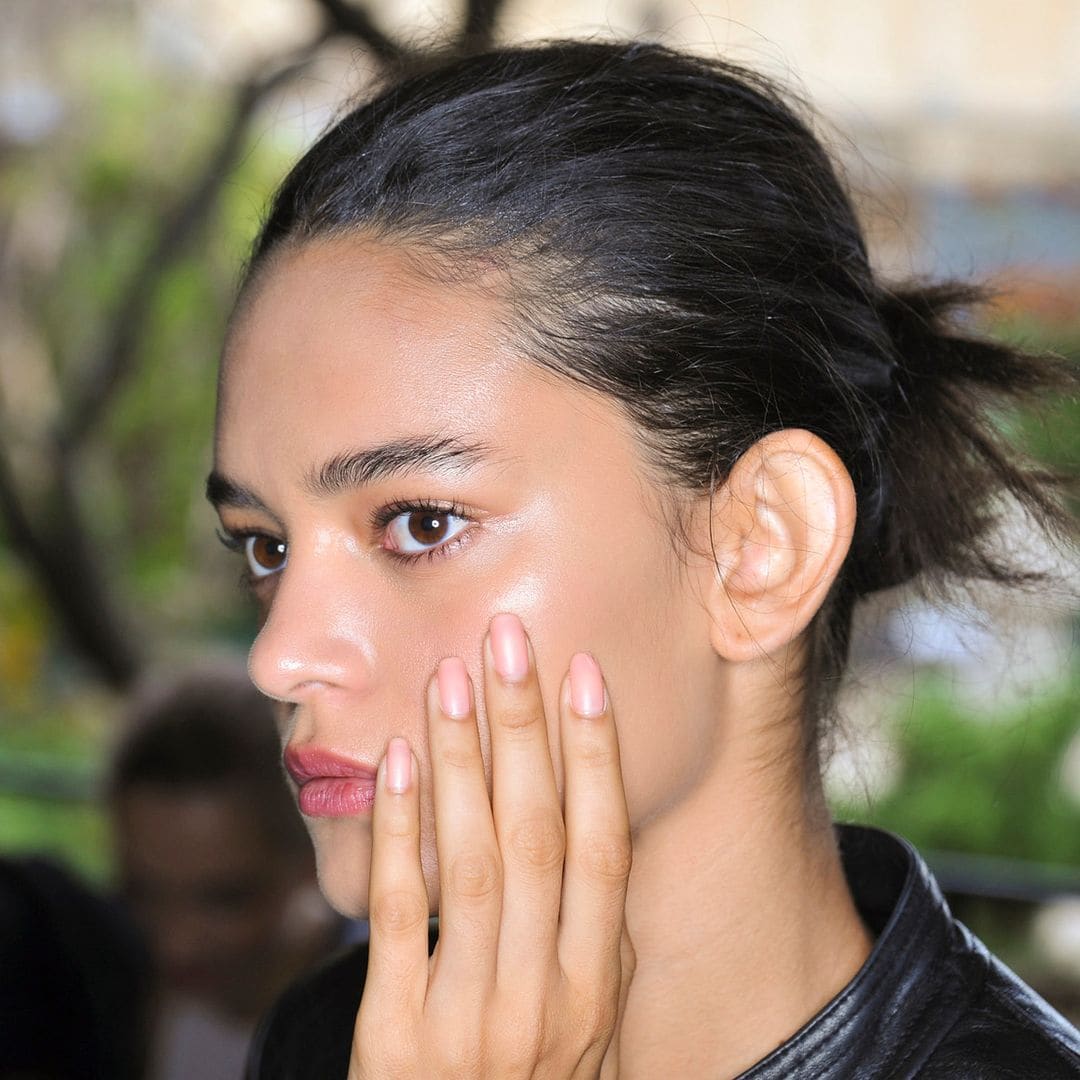 Manicura rusa: conoce la técnica de uñas más innovadora y duradera