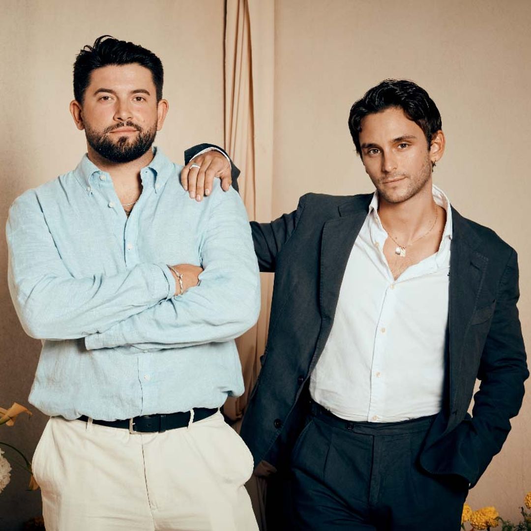 Telmo Trenado, influencer y empresario dueño de la marca de hamburguesas Hype, quienes además de ser el punto gastronómico en ‘El Trompeta’ fueron los encargados de la recena de la boda. Posa junto a su amigo, el actor Guillermo Campra quien nos adelantaba estar viviendo uno de los momentos más bonitos de su carrera tras acabar de grabar una película ‘El desvío’ en la que protagoniza junto a dos grandes actores Javier Pereira y Roberto Álamo.