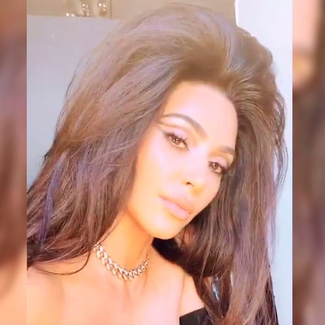 ¿A qué cantante de los 80 te recuerda este 'look' de Kim Kardashian?