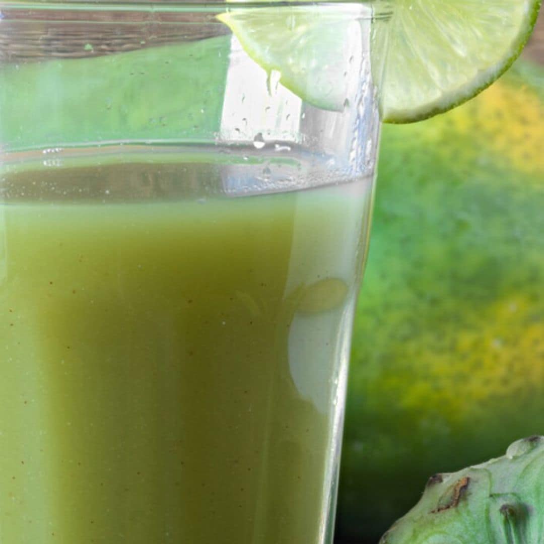 'Smoothie' de kiwi, papaya, lima y chirimoya