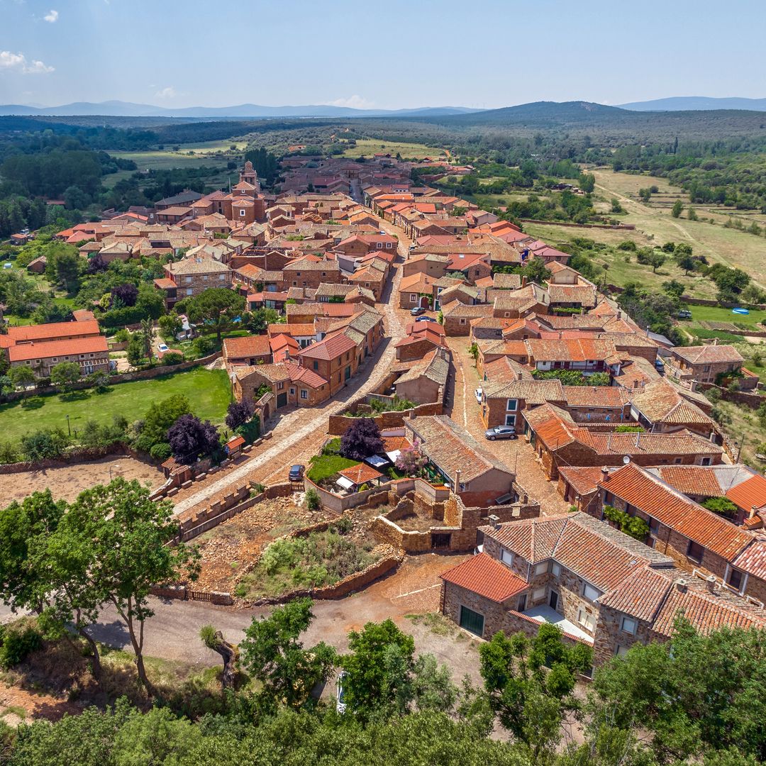 Vista aérea del pueblo maragato de Castrillo de los Polvazares, en León,