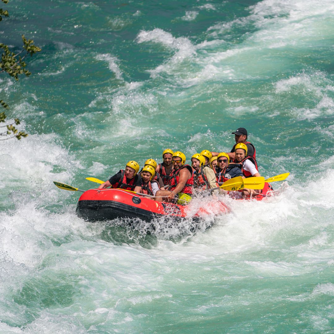 La temporada de rafting ya está aquí: los ríos de España más espectaculares para vivir una aventura inolvidable