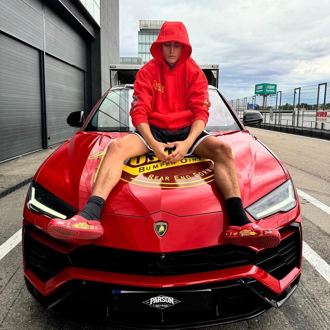 Así es el impresionante garaje de Plex, novio de Aitana: deportivos de lujo y un modelo único en el mundo