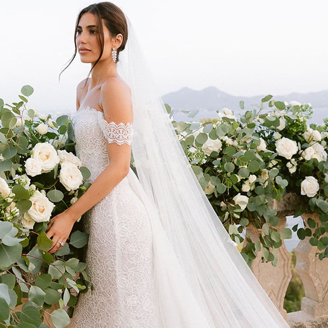 Los dos looks de novia de Sandra Garal: un sensual vestido de encaje y un diseño 'cut out'