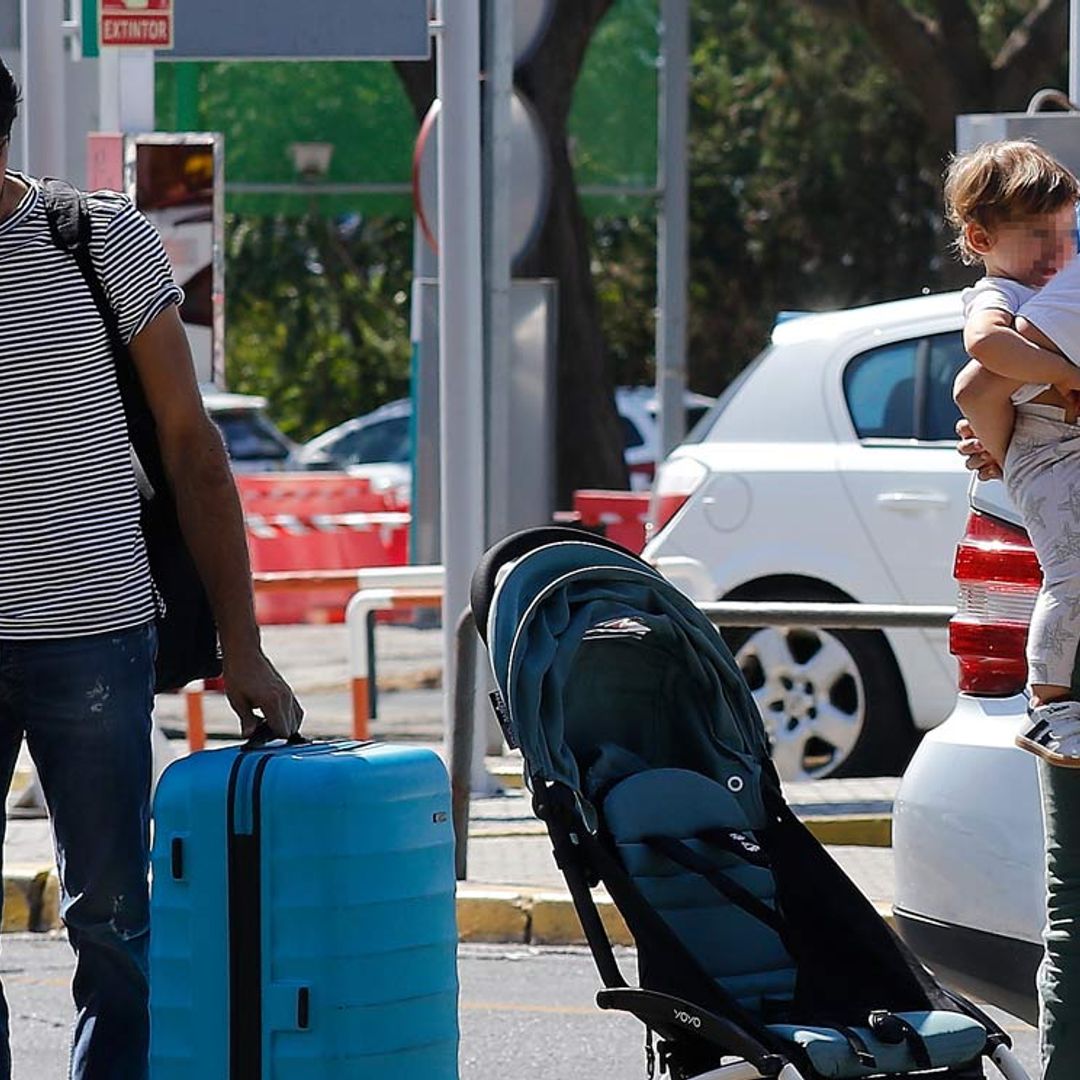 EXCLUSIVA: El 'ligero' equipaje de Cayetano Rivera, Eva González y el pequeño Cayetano
