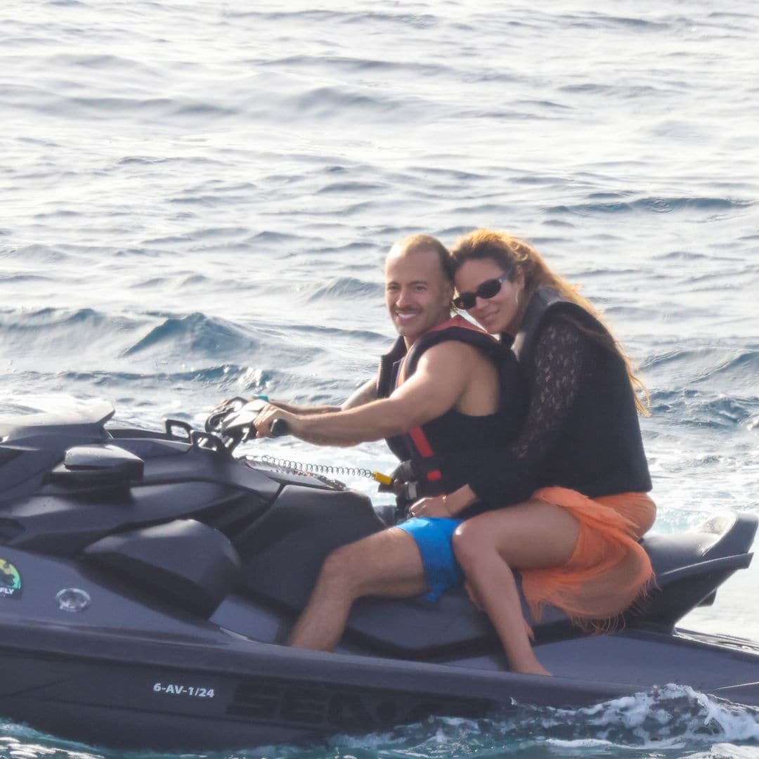 Las fotos más románticas de Karol G y Feid, a todo gas por las aguas de Formentera