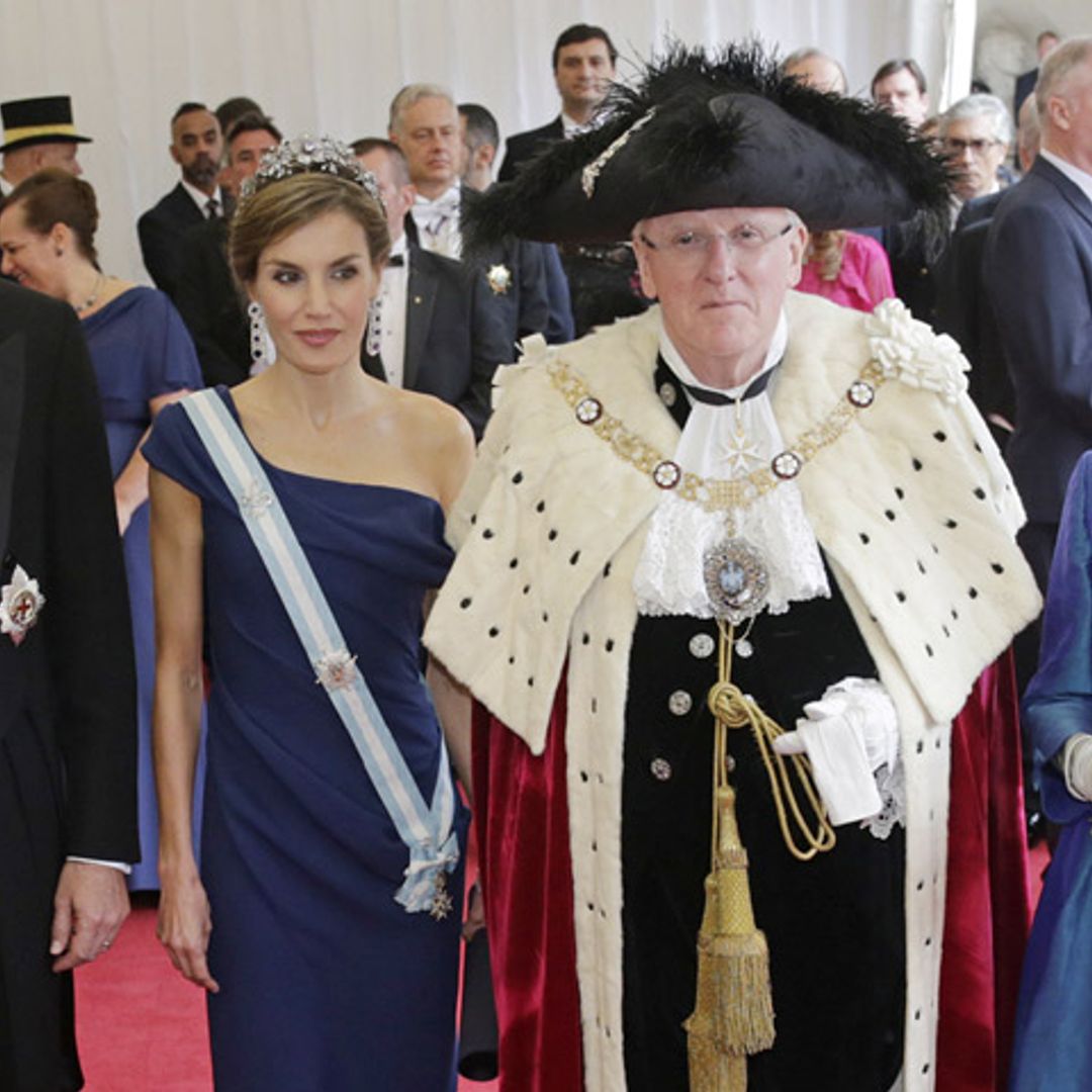 Claveles y banderas españolas en el corazón de la 'City' londinense en honor a los Reyes