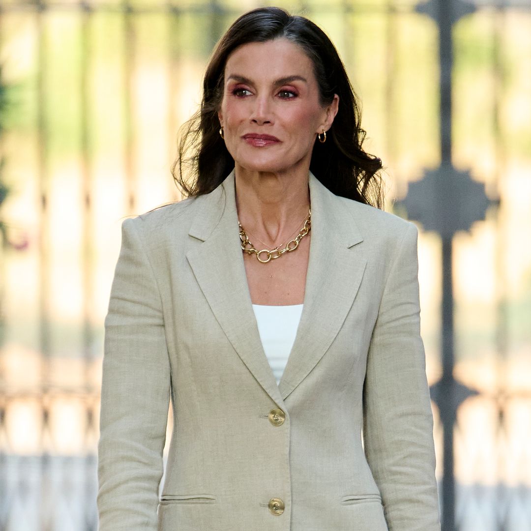 La joya que une a la reina Letizia y Kate Middleton, el collar de eslabones: "Elevan los looks y son para mujeres con fuerza, seguridad y carácter"