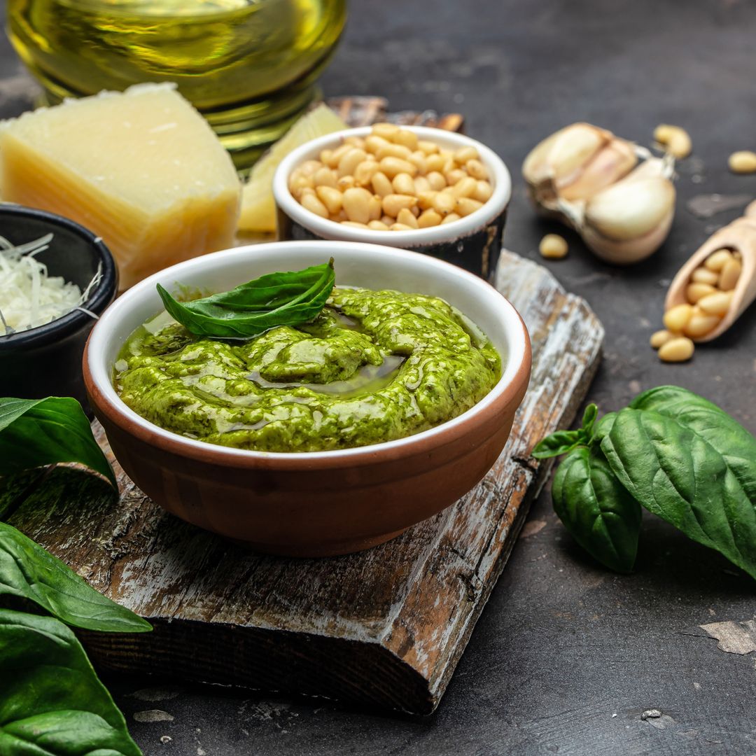 Listo en 5 minutos y con ingredientes frescos: la salsa de pesto casera que cambiará todas tus recetas