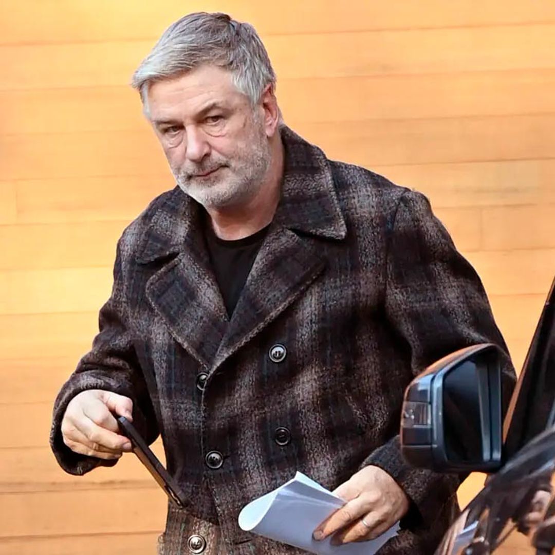 El asistente que le dio el arma a Alec Baldwin rompe su silencio