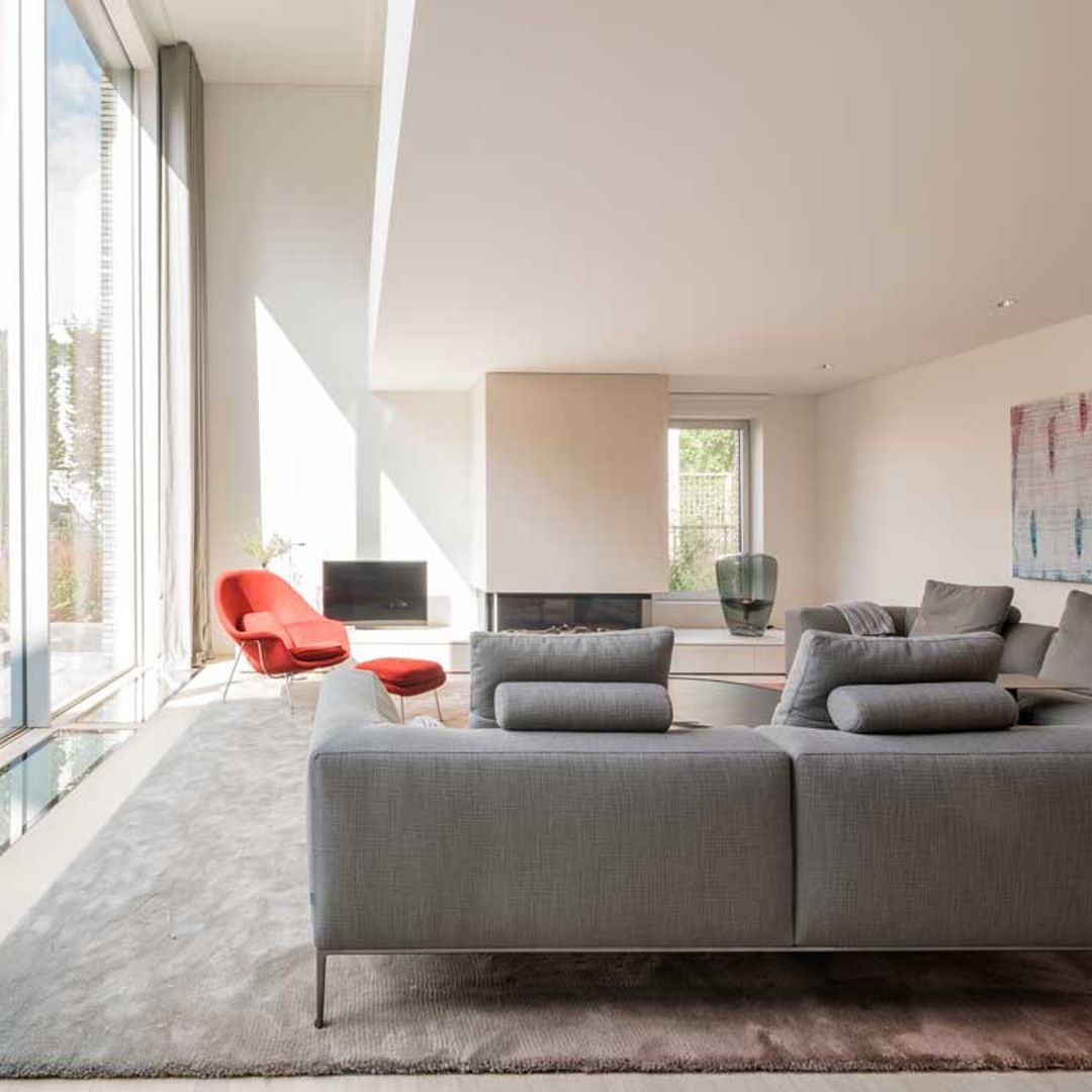 En esta casa de estilo neomodernista el jardín se convierte en otra estancia más